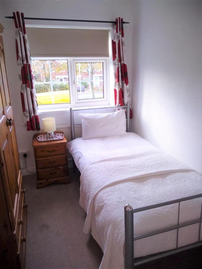 Smitten House 4 Bedroom Rhyl Exterior photo